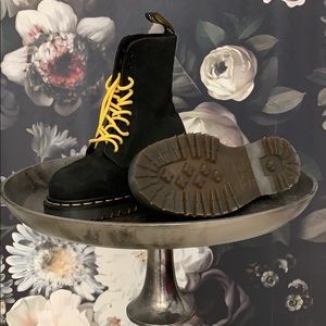 1919 Dr. Marten 10 hole textures soft suede boots